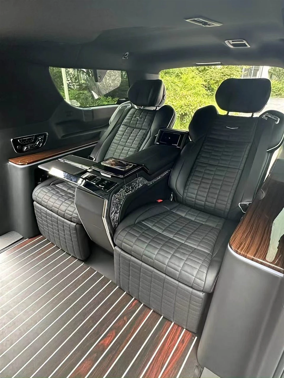 Navigator Luxury Seats